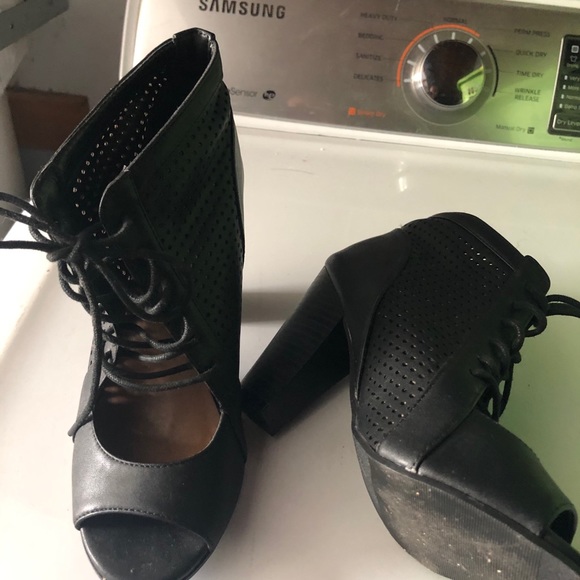 Heels - Picture 6 of 6